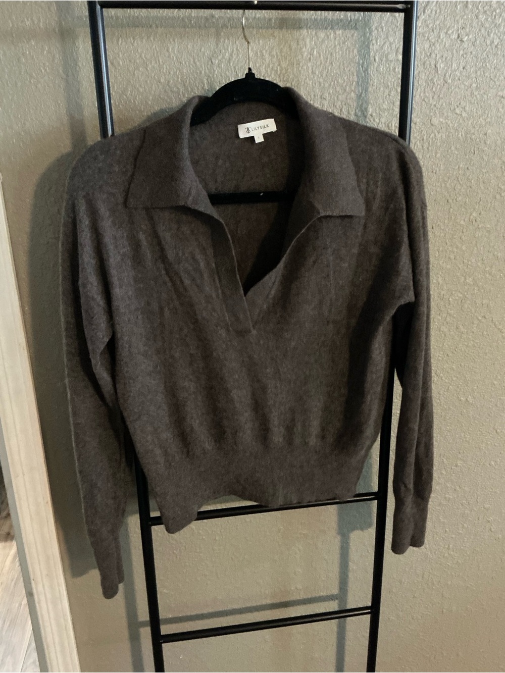 Lily Silk Collared V-Neck Sweater 100% Cashmere